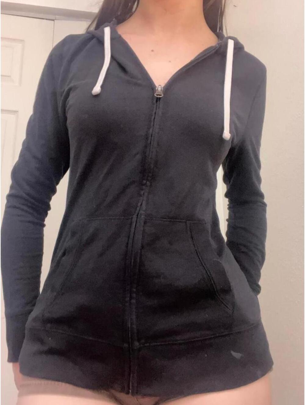 fitted black zip up hoodie